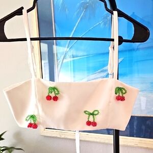 😍🤩NWT White Crop Top with Cherry Beaded Design😍🤩 Nasty Gal Size 6